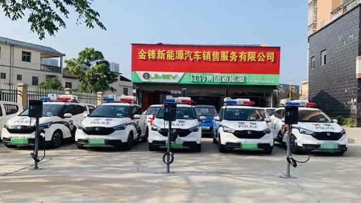 金溪政府機關部門采購了一批江鈴集團新能源易至EV3, 用于執法巡邏工作。